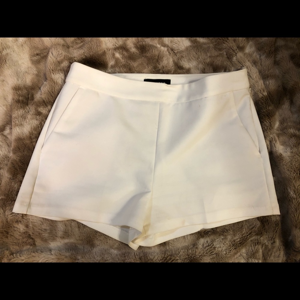 Express Midrise Shortie White ‘dressy’ shorts sz6